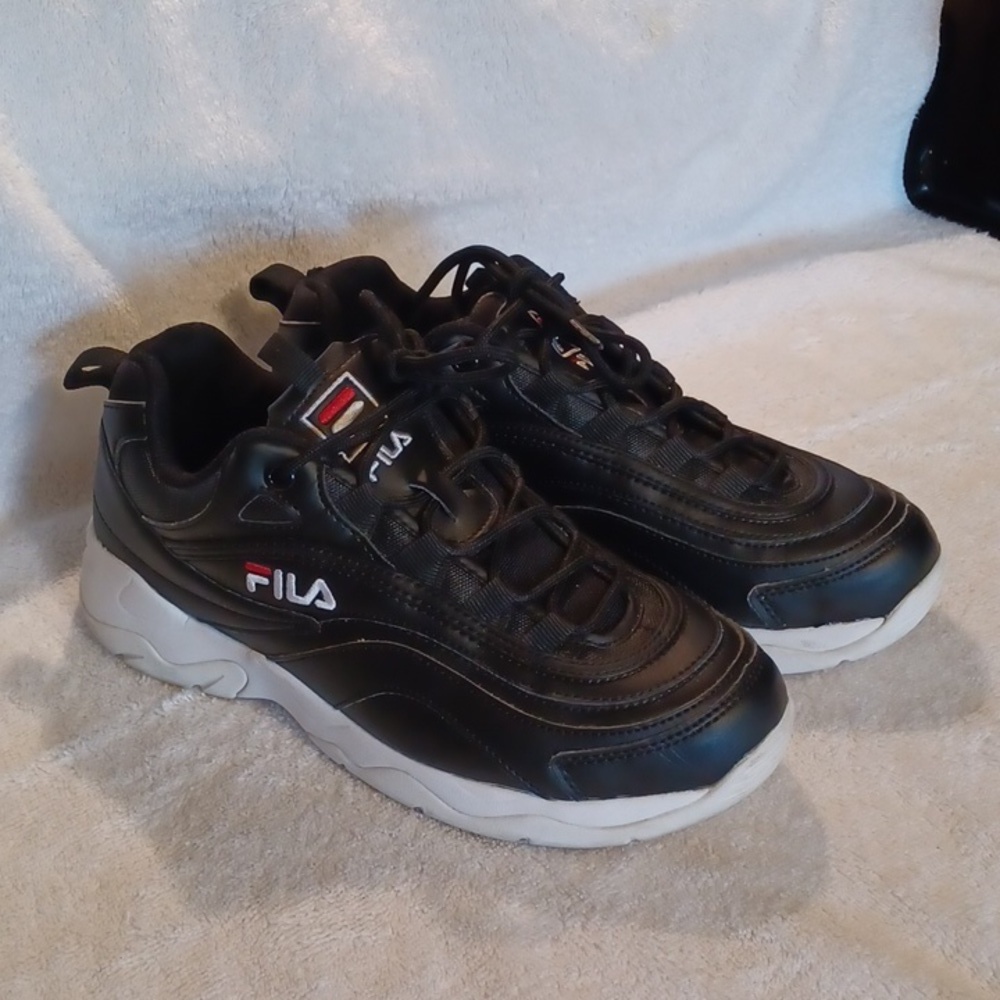 Fila sneakers black women size 9